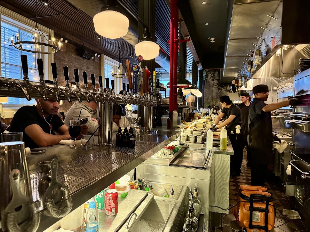 Au Cheval — Restaurant